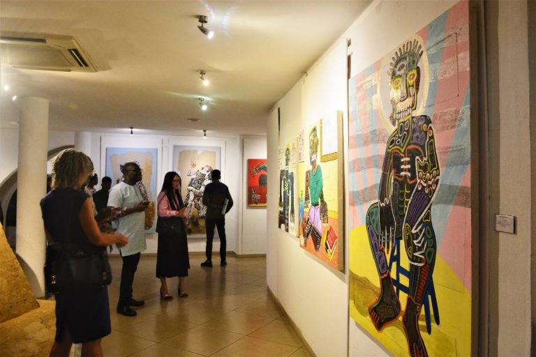 Concours d’art visuel : Cinq visions du monde sur les cimaises